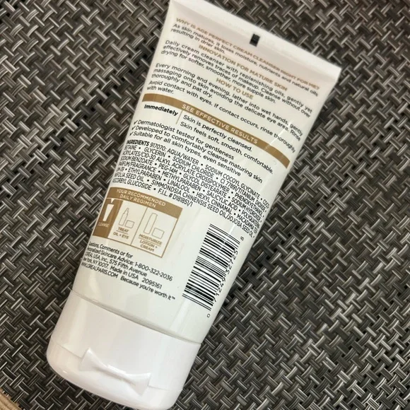 L'Oreal Age Perfect Daily Cleanser with Gold Accents - Picture 2 of 2